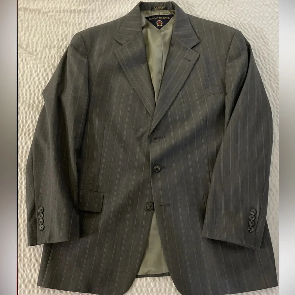 TOMMY HILFIGER Made in USA Vintage Everyday Gray Wool‎ Stripe Suit Size 42
